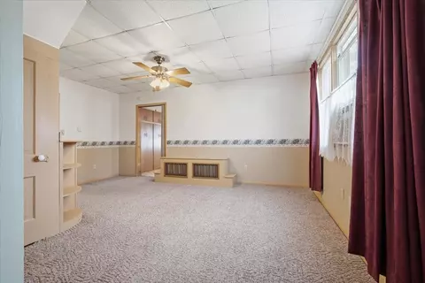 Living - 429 W Owsley St, Chenoa, IL 61726 photo 2 of 4