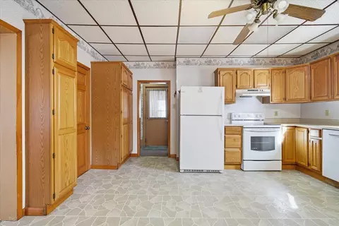 Kitchen - 429 W Owsley St, Chenoa, IL 61726 photo 2 of 4
