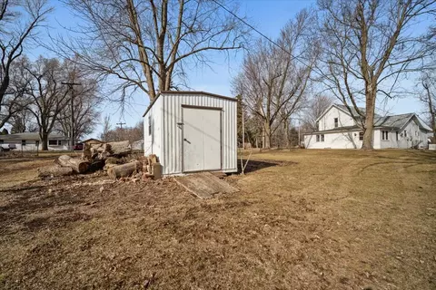 Exterior - 429 W Owsley St, Chenoa, IL 61726 photo 4 of 8