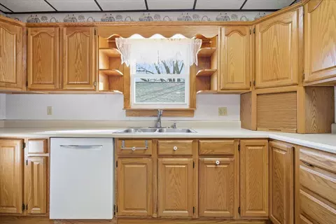 Kitchen - 429 W Owsley St, Chenoa, IL 61726 photo 3 of 4
