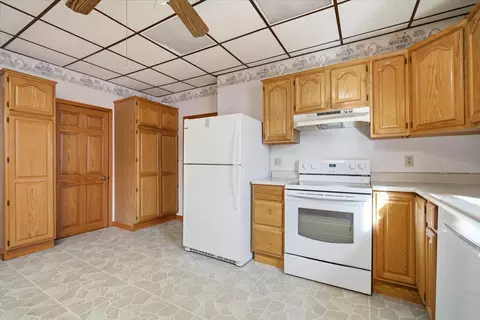 Kitchen - 429 W Owsley St, Chenoa, IL 61726 photo 4 of 4