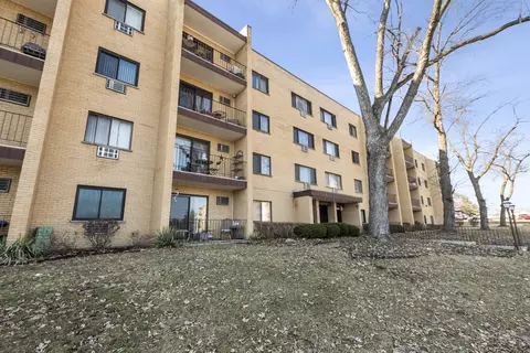 6670 S Brainard Ave #411, Countryside, IL 60525