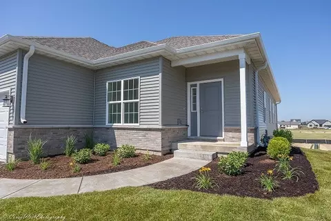 2206 Maggie Ln, Sycamore, IL 60178