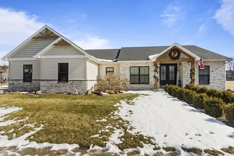 203 N Niles Ave, Tuscola, IL 61953