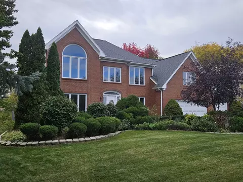 30 Danada Dr, Wheaton, IL 60189