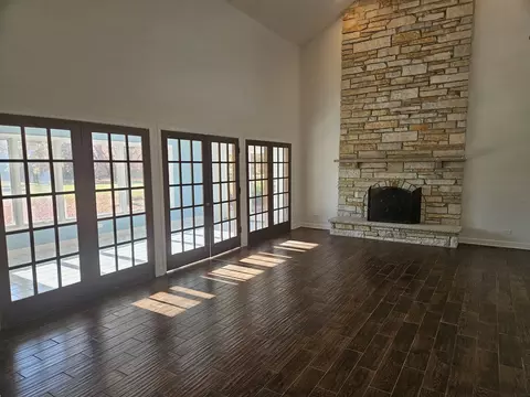 Living - 30 Danada Dr, Wheaton, IL 60189 photo 2 of 6