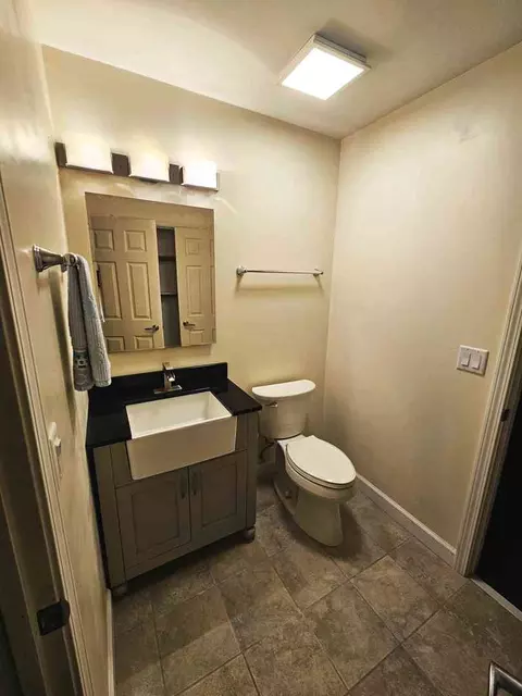 Bath - 30 Danada Dr, Wheaton, IL 60189 photo 3 of 5