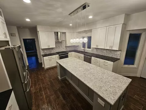 Kitchen - 30 Danada Dr, Wheaton, IL 60189 photo 1 of 2