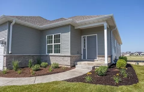 2246 Maggie Ln, Sycamore, IL 60178