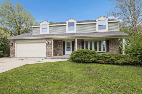 904 Iroquois Ave, Naperville, IL 60563