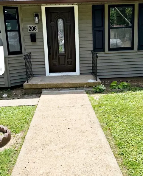 Exterior - 206 E 5th St, Metropolis, IL 62960 photo 3 of 11