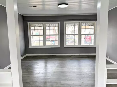 Living - 206 E 5th St, Metropolis, IL 62960 photo 2 of 4