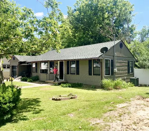 Exterior - 206 E 5th St, Metropolis, IL 62960 photo 2 of 11