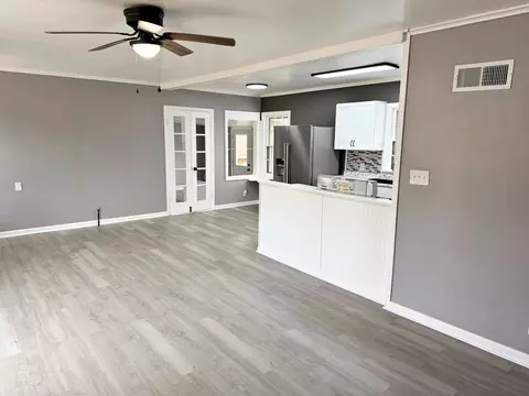 Living - 206 E 5th St, Metropolis, IL 62960 photo 4 of 4
