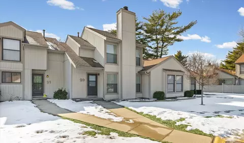 20 Colony West Dr, Champaign, IL 61820