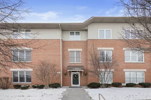 10 Ford St #306, Geneva, IL 60134