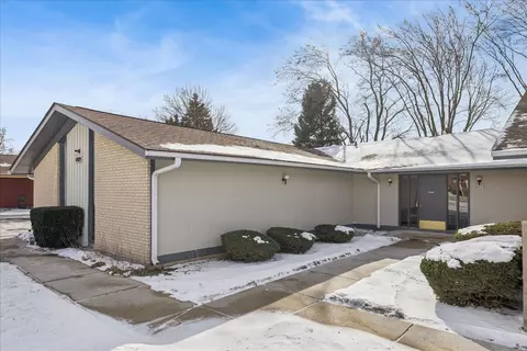 4809 W Oakwood Dr #A, Mchenry, IL 60050