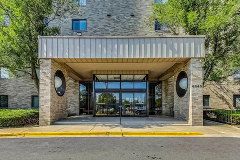 6340 Americana Dr #904, Willowbrook, IL 60527
