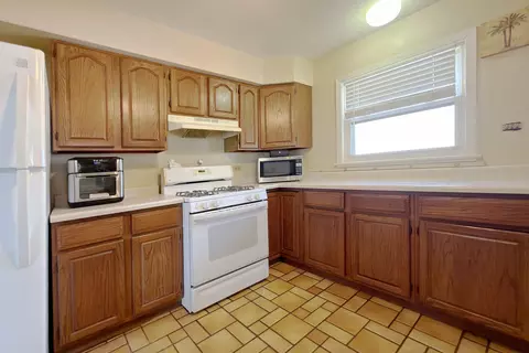 Kitchen - 62 Mayer Ave, Wheeling, IL 60090 photo 4 of 4