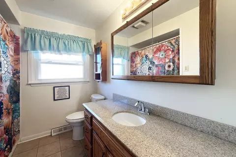 Bath - 62 Mayer Ave, Wheeling, IL 60090 photo 1 of 1