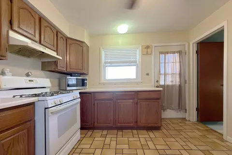 Kitchen - 62 Mayer Ave, Wheeling, IL 60090 photo 2 of 4