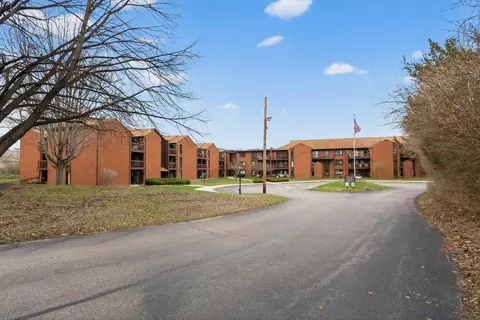 2929 Sunnyside Dr #303, Rockford, IL 61114