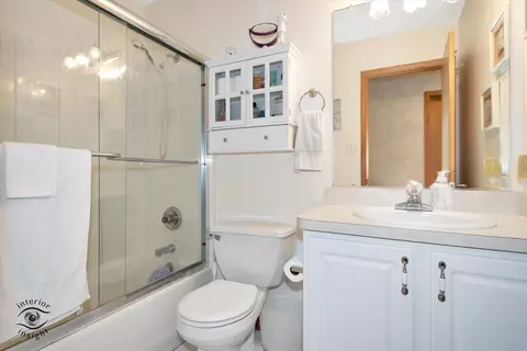 Bath - 1360 Pheasant Chase Cir, Beecher, IL 60401 photo 3 of 3