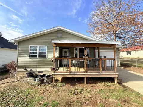 1413 Mckinley St S, Harrisburg, IL 62946