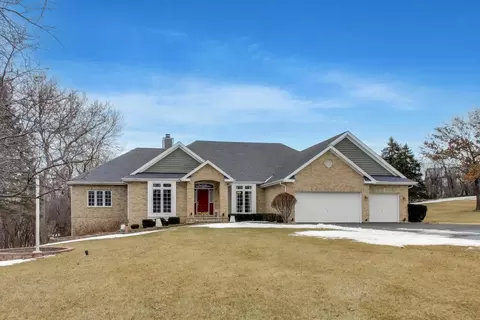 18 Rosewood Dr, Hawthorn Woods, IL 60047