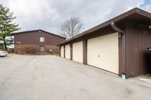 107 65th Lake Dr #202, Westmont, IL 60559