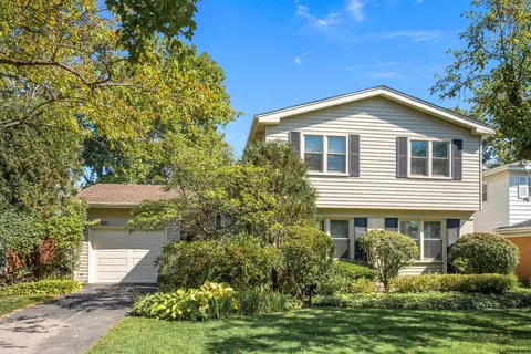 621 Ridge Rd, Highland Park, IL 60035