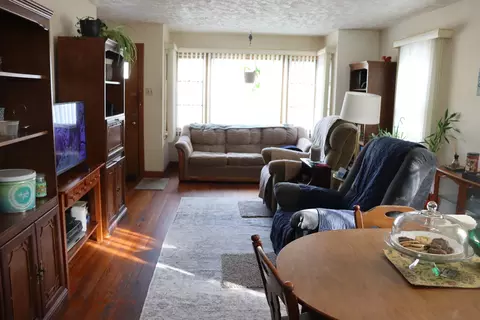 Living - 459 S Nelson Ave, Kankakee, IL 60901 photo 2 of 2