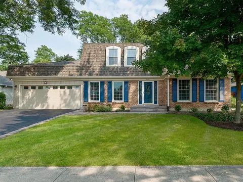 2043 Spring Green Dr, Wheaton, IL 60189