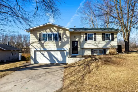 503 N Bush St, Reynolds, IL 61279