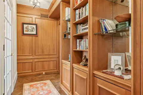 Entry Way - 73 Elm St #12D, Chicago, IL 60611 photo 4 of 8