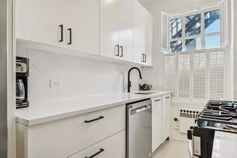 Kitchen - 73 Elm St #12D, Chicago, IL 60611 photo 3 of 5