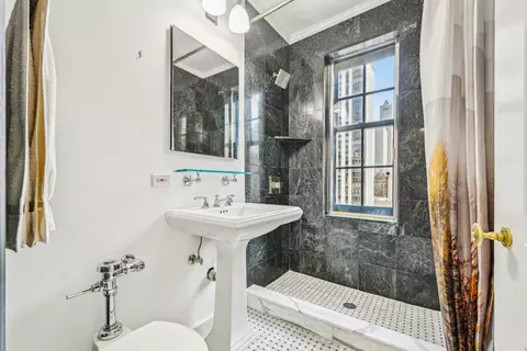 Bath - 73 Elm St #12D, Chicago, IL 60611 photo 2 of 3