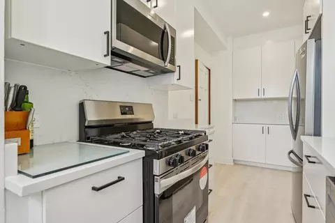 Kitchen - 73 Elm St #12D, Chicago, IL 60611 photo 4 of 5