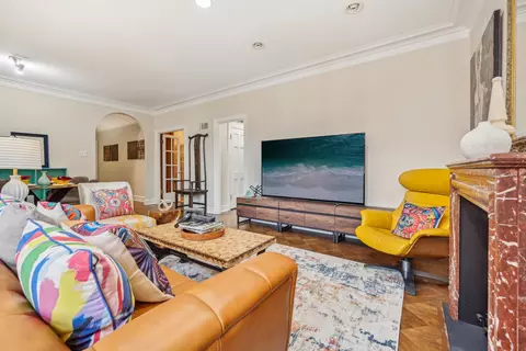 Living - 73 Elm St #12D, Chicago, IL 60611 photo 4 of 4