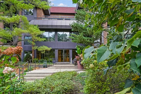 1409 Burr Oak Rd #111A, Hinsdale, IL 60521