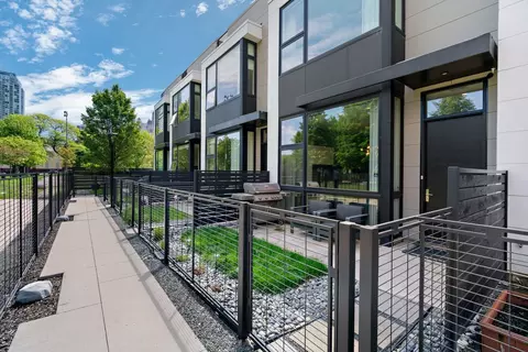 441 W Hobbie St, Chicago, IL 60610