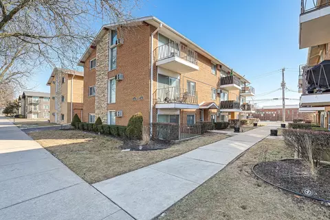 6111 W 64th Pl #2, Chicago, IL 60638