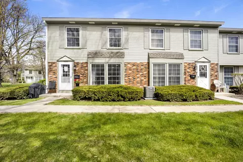 1678 Trowbridge Ct #B, Wheaton, IL 60189