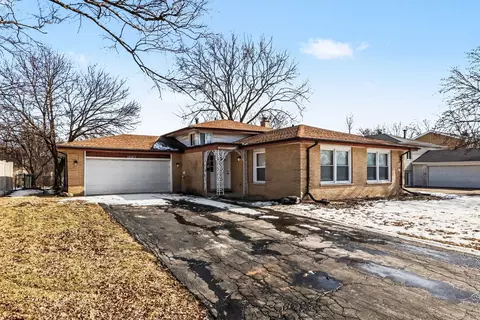 18103 Cherrywood Ln, Homewood, IL 60430