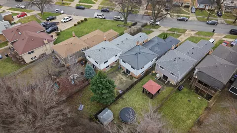View/Area - Undisclosed, Chicago, IL 60646 photo 3 of 5