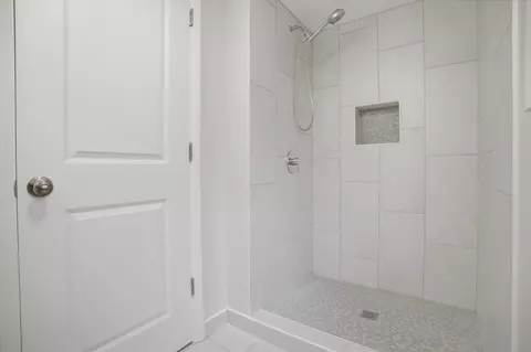 Bath - Undisclosed, Chicago, IL 60646 photo 4 of 4