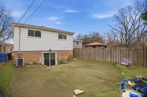 Exterior - Undisclosed, Chicago, IL 60646 photo 4 of 6