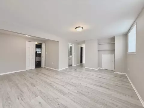 Living - 17213 Springtide Ln, Hazel Crest, IL 60429 photo 3 of 3