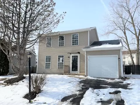 28 Chaucer Ln, Streamwood, IL 60107