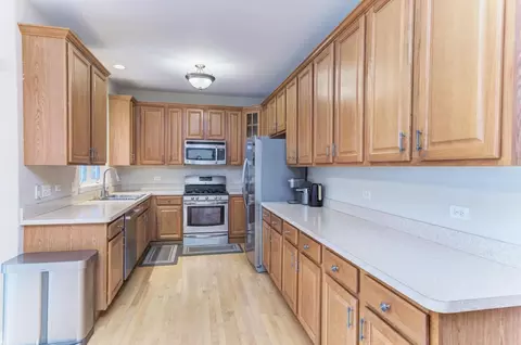 Kitchen - 11920 Winterberry Ln, Plainfield, IL 60585 photo 4 of 4